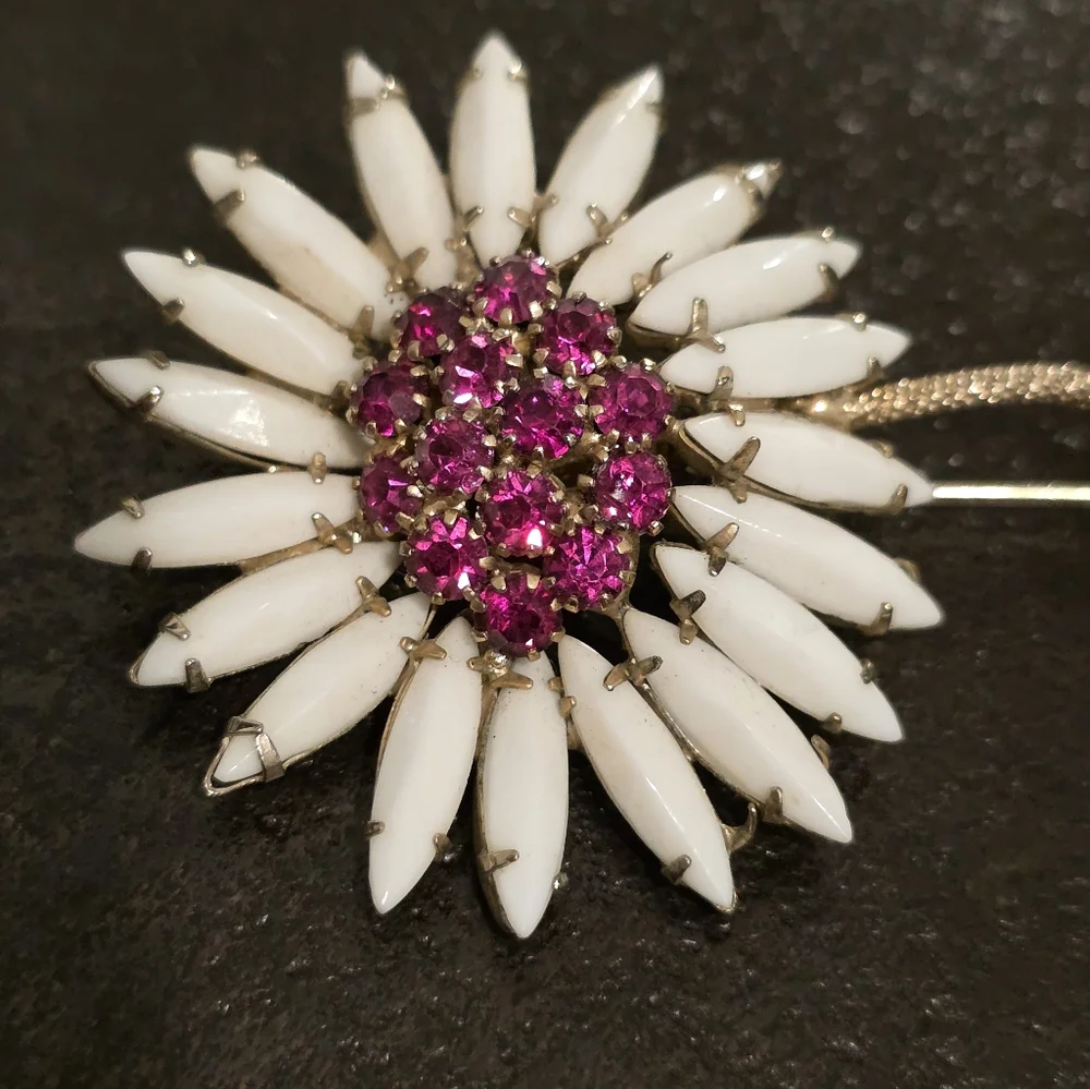 Vintage HENRY SCHREINER Daisy PIN Brooch Rhinestone Milk Glass - Picture 10 of 10